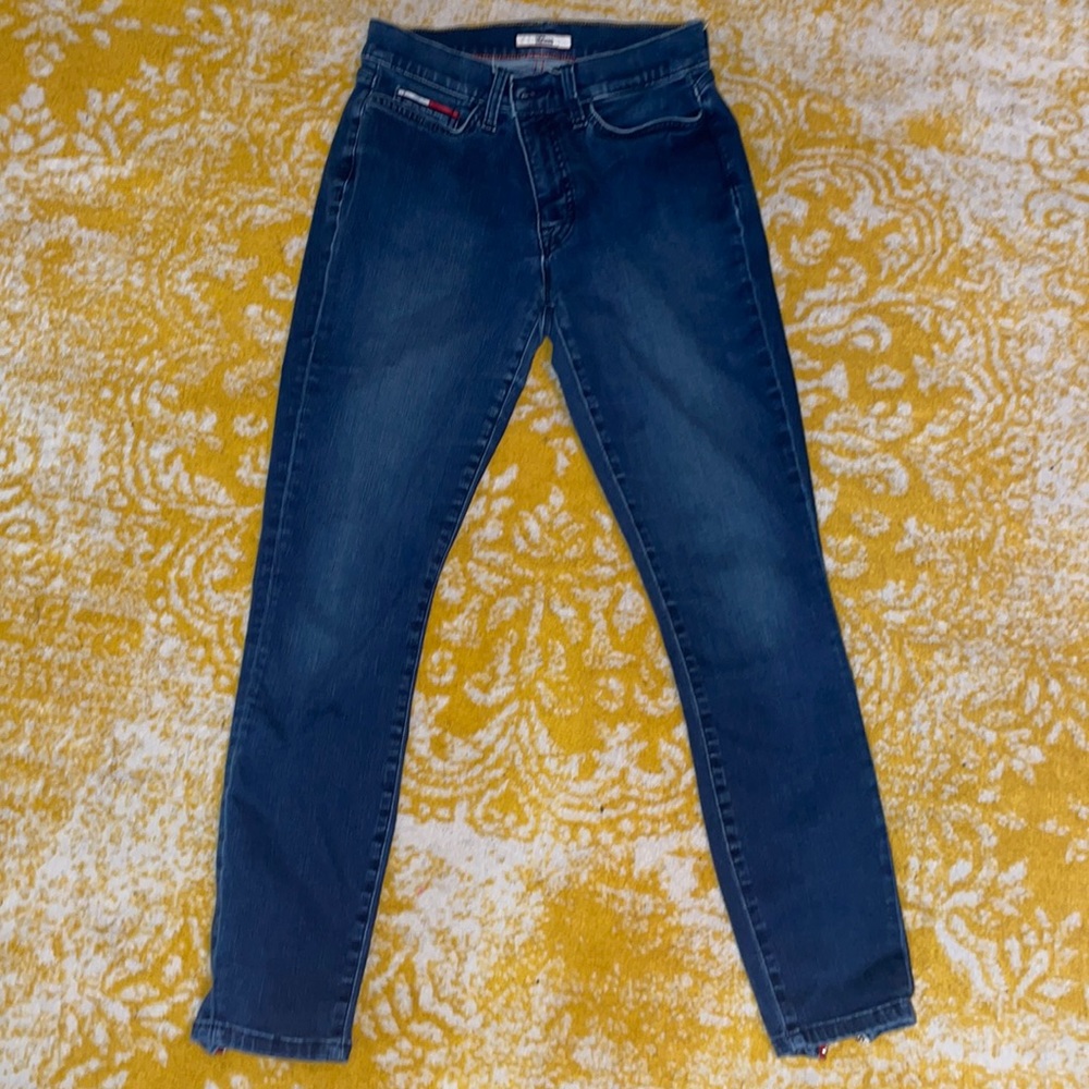 Size 4 Tommy Hilfiger high-rise jeans with back ankle zipper